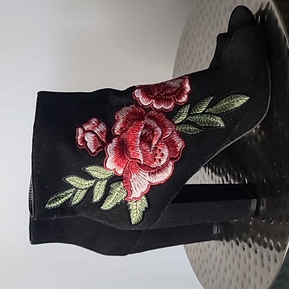 Charlotte Russe Shoes - Open toed rose boots